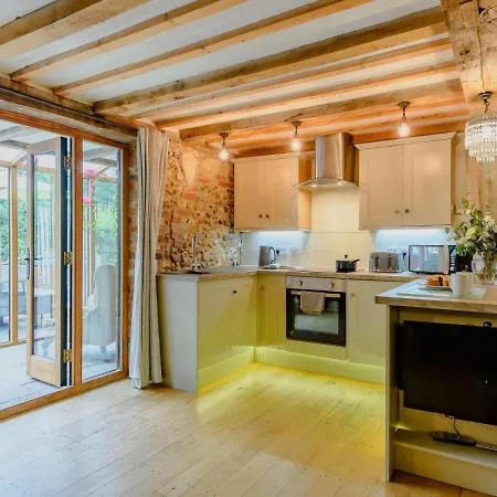 16Th Century Cartlodge With Private Hot Tub Diss Exterior photo
