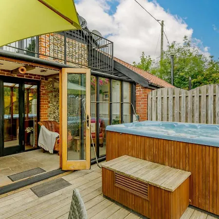 16Th Century Cartlodge With Private Hot Tub Diss Exterior photo
